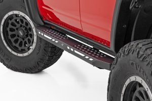 Ford Bronco Running Boards - Rough Country - AC2, Cab-Length, Integrated LED - Black; Amber/White LED - '21-'25